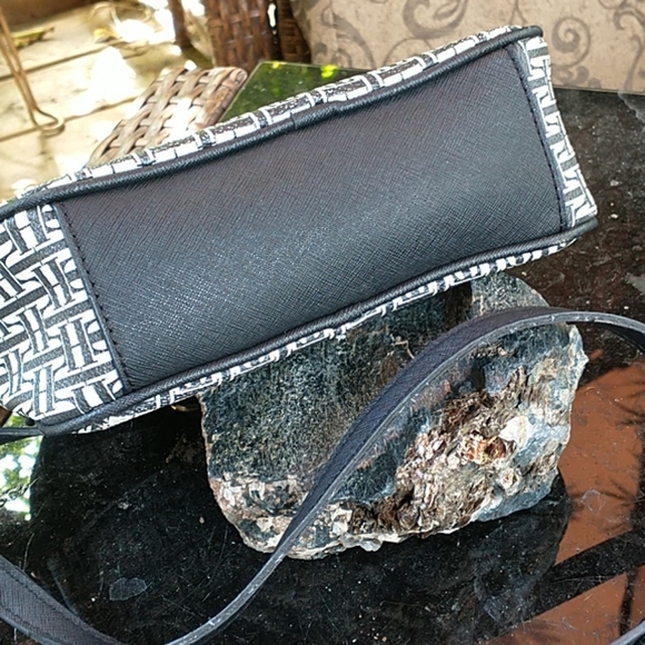 Tommy Hilfiger Crossbody Monogram Bag - Picture 3 of 10